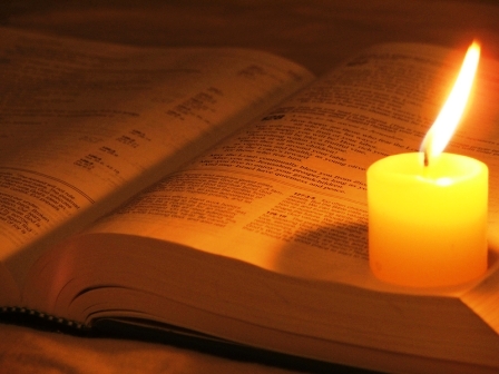 bible+žvakė